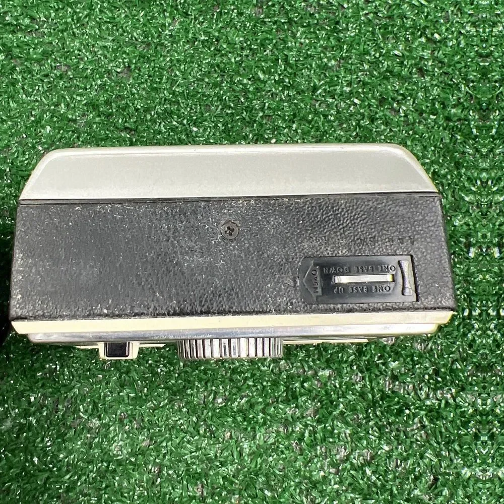 Vintage Kodak Instamatic 104‎ Film Camera With 2 Sylvania Flash Cubes